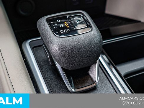 Used 2024 Nissan Pathfinder SV image 40