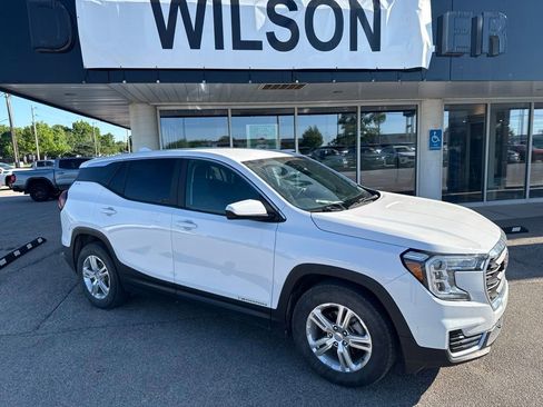 Used 2022 GMC Terrain SLE FWD image 1