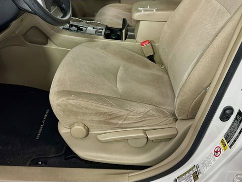 Used 2013 Toyota Highlander 4WD w/ Cold Weather Pkg image 20