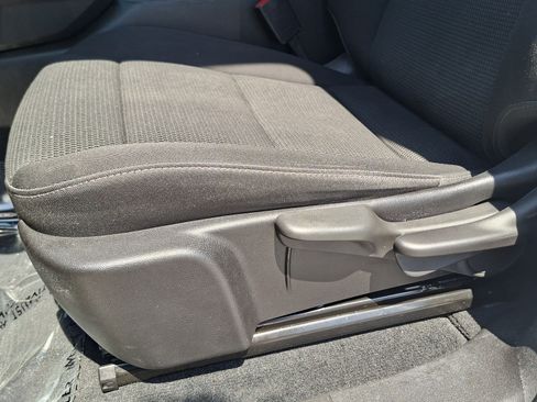 Used 2024 Chevrolet Colorado LT RWD image 17
