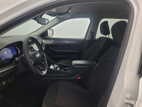 Used 2023 Jeep Grand Cherokee Laredo AWD/4WD image 17