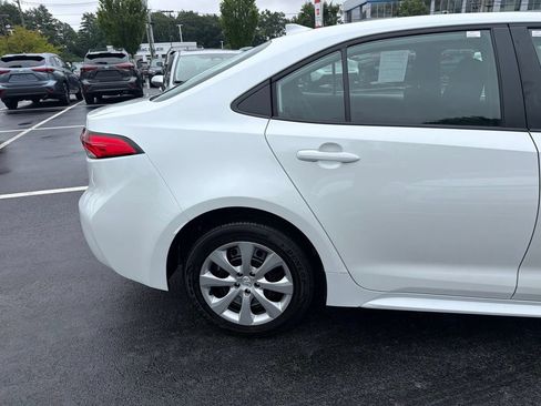 Used 2026 Toyota Corolla LE FWD image 4