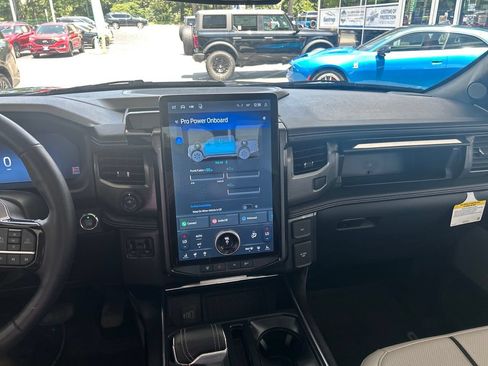 Used 2025 Ford F150 Lightning Platinum AWD/4WD image 22
