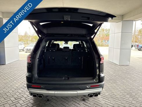 Used 2025 GMC Acadia Elevation image 24