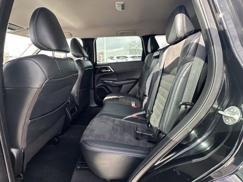 Used 2022 Mitsubishi Outlander SE image 29