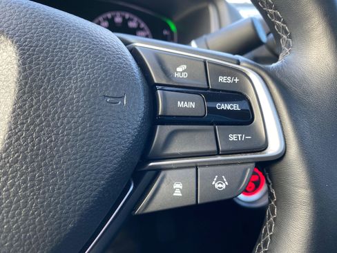 Used 2018 Honda Accord Touring image 19