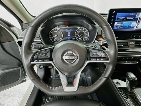 Used 2024 Nissan Altima 2.5 SR w/ SR Premium Package FWD image 11