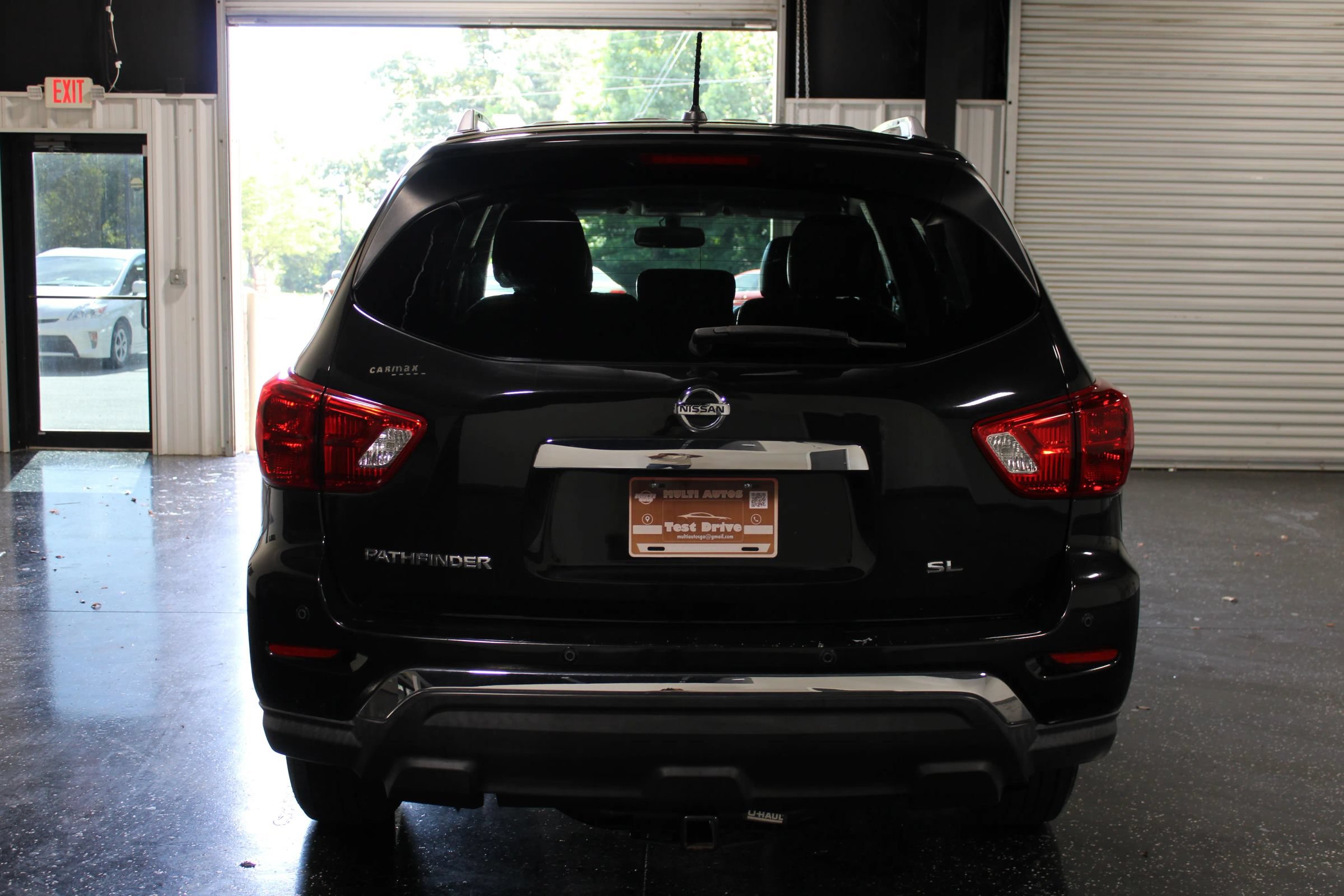 Used 2018 Nissan Pathfinder SL w/ Cargo Package FWD image 4