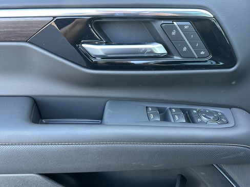 New 2026 Chevrolet Suburban Premier image 11