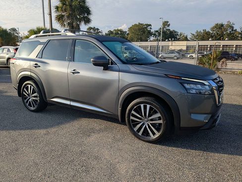 Used 2025 Nissan Pathfinder Platinum w/ Cargo Package AWD/4WD image 2