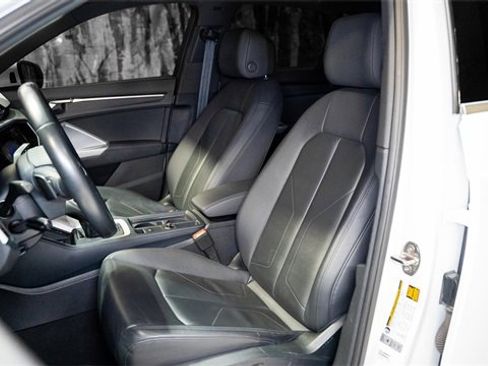 Used 2024 Audi Q3 2.0T Premium image 2