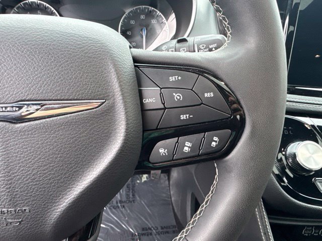 Used 2025 Chrysler Pacifica Limited FWD image 21