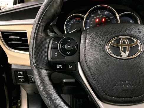 Used 2015 Toyota Corolla LE FWD image 24