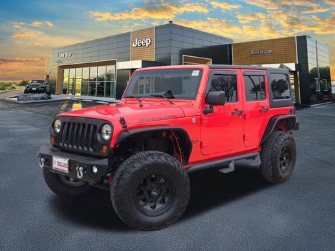 Used 2013 Jeep Wrangler Unlimited Rubicon w/ Connectivity Group AWD/4WD image 1