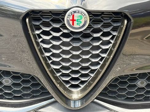 Used 2023 Alfa Romeo Giulia Estrema AWD/4WD image 11