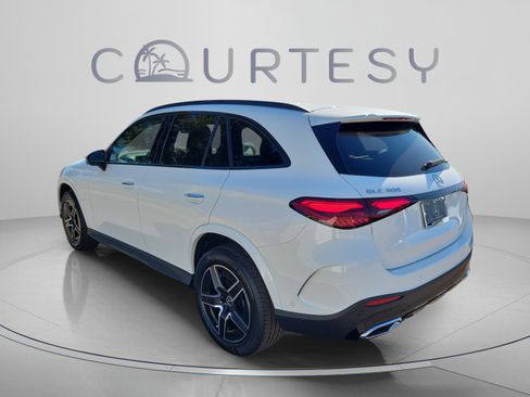 Used 2026 Mercedes-Benz GLC 300 image 3