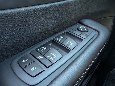 New 2026 Chrysler Pacifica Select w/ S Appearance Package image 38