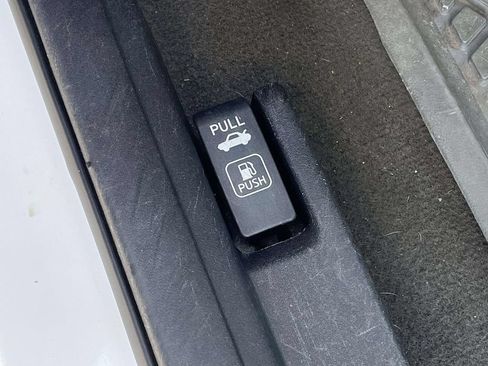 Used 2011 Nissan Sentra 2.0 S FWD image 18