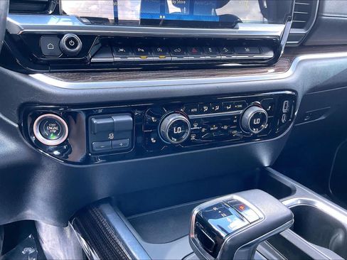 Used 2022 Chevrolet Silverado 1500 LT Trail Boss w/ LT Trail Boss Premium Package AWD/4WD image 31
