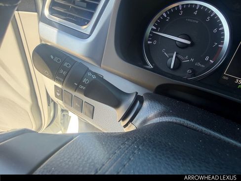 Used 2018 Toyota Highlander Limited image 17