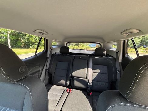 Used 2024 GMC Terrain SLE FWD image 34