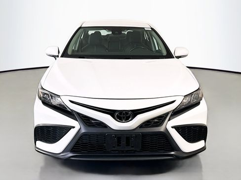 Used 2024 Toyota Camry SE FWD image 2