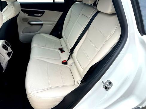 Used 2024 Mercedes-Benz GLC 300 image 21