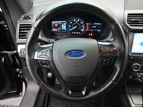 Used 2016 Ford Explorer XLT w/ Equipment Group 202A AWD/4WD image 13