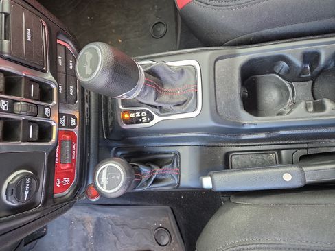 Used 2021 Jeep Wrangler Unlimited Rubicon w/ LED Lighting Group AWD/4WD image 7