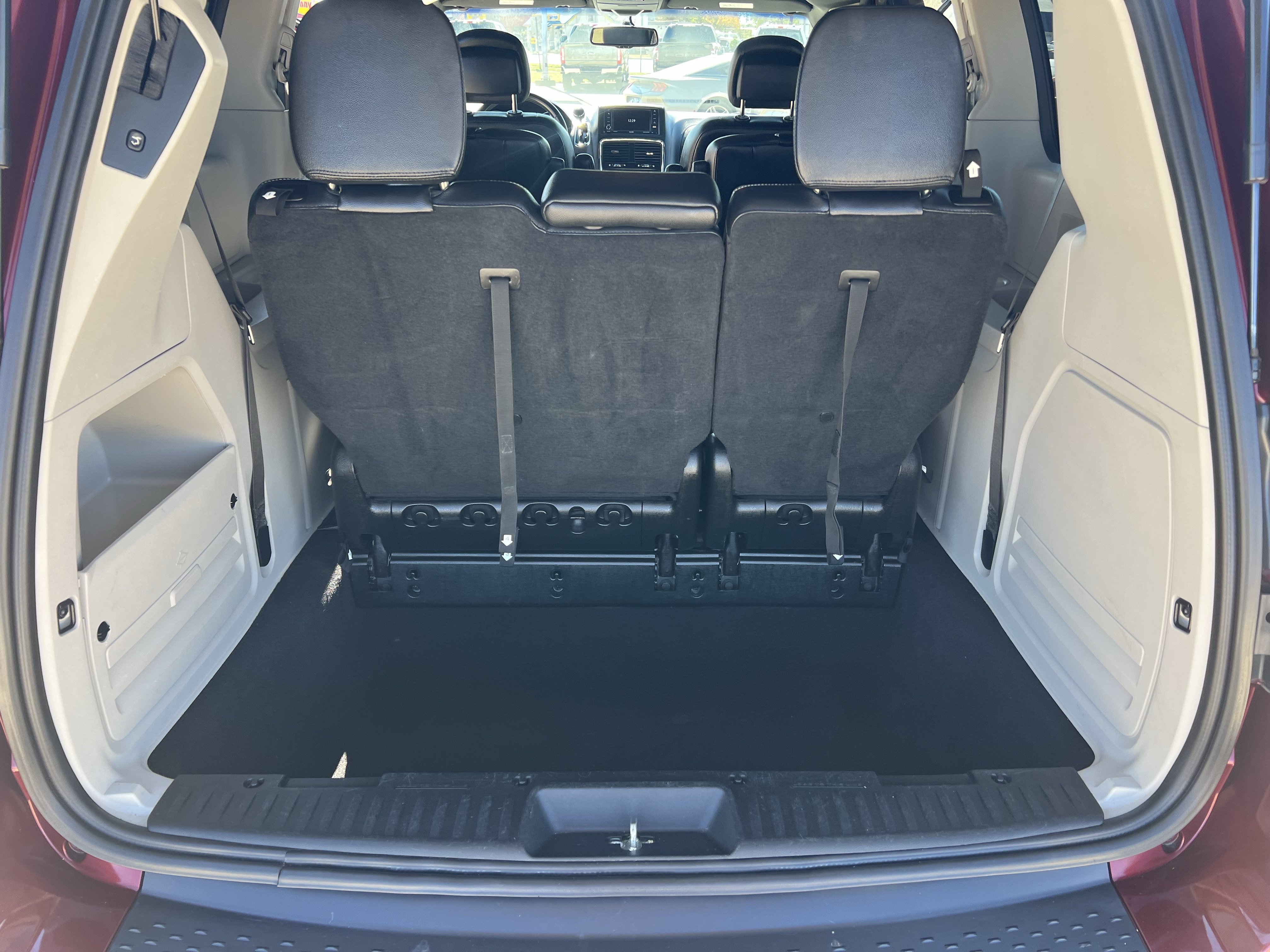Used 2017 Dodge Grand Caravan SXT FWD image 20