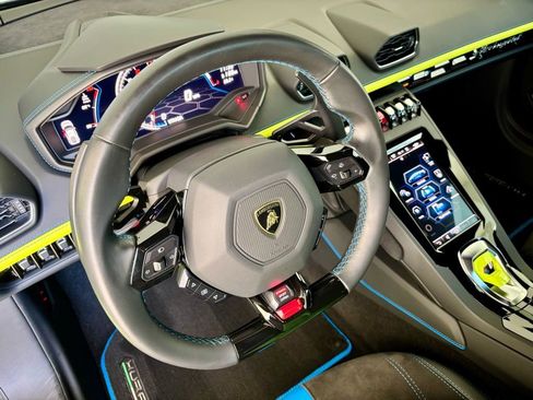 Used 2022 Lamborghini Huracan EVO RWD image 14