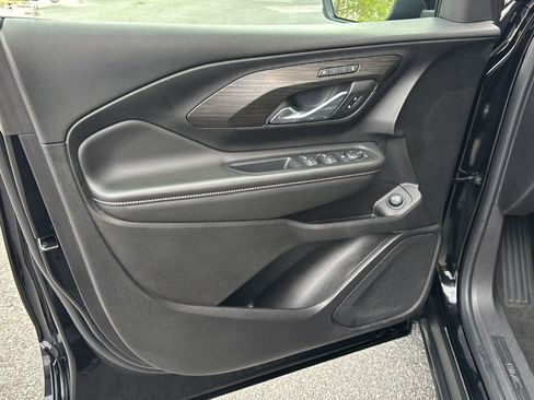 Used 2024 GMC Terrain SLT image 14