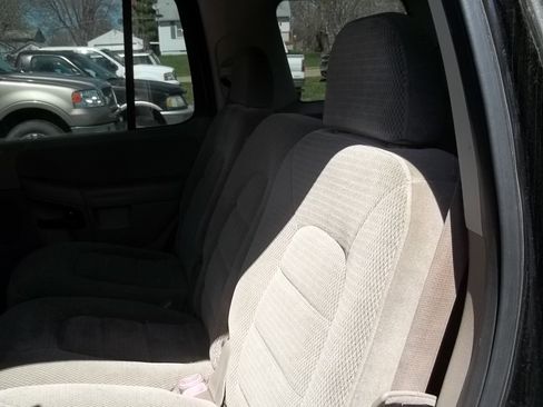 Used 2002 Ford Explorer XLT AWD/4WD image 12