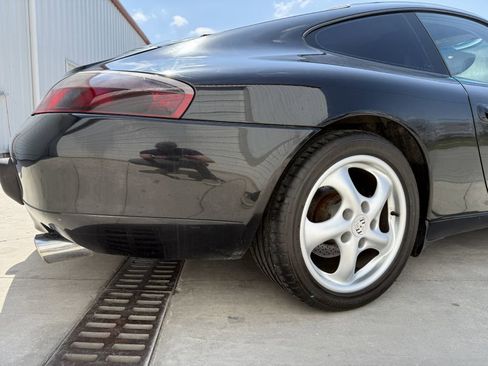 Used 2000 Porsche 911 Carrera 4 image 36