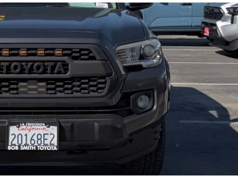 Used 2017 Toyota Tacoma SR5 image 11