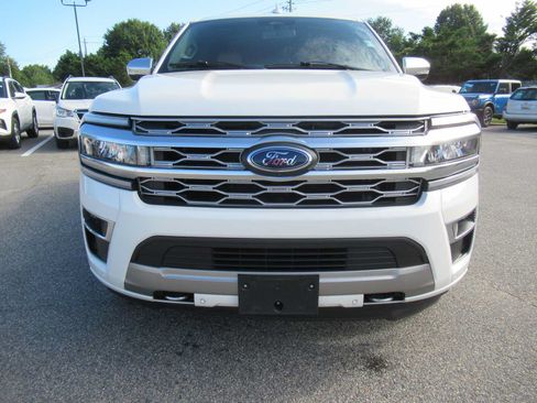 Used 2022 Ford Expedition Platinum AWD/4WD image 2