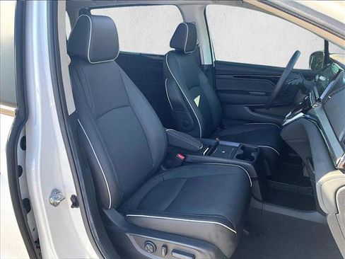 Used 2025 Honda Odyssey Touring image 9