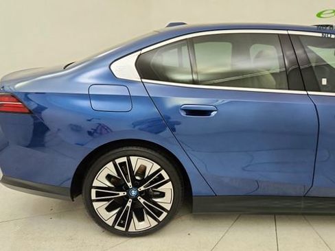 Used 2025 BMW i5 xDrive40 w/ Premium Package AWD/4WD image 12
