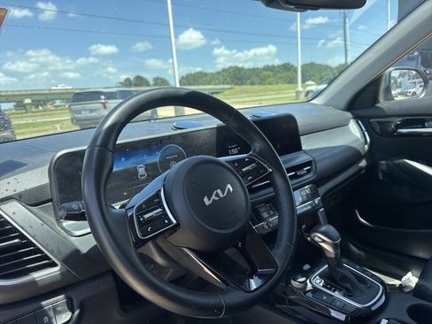 Certified 2024 Kia Seltos EX AWD/4WD image 20