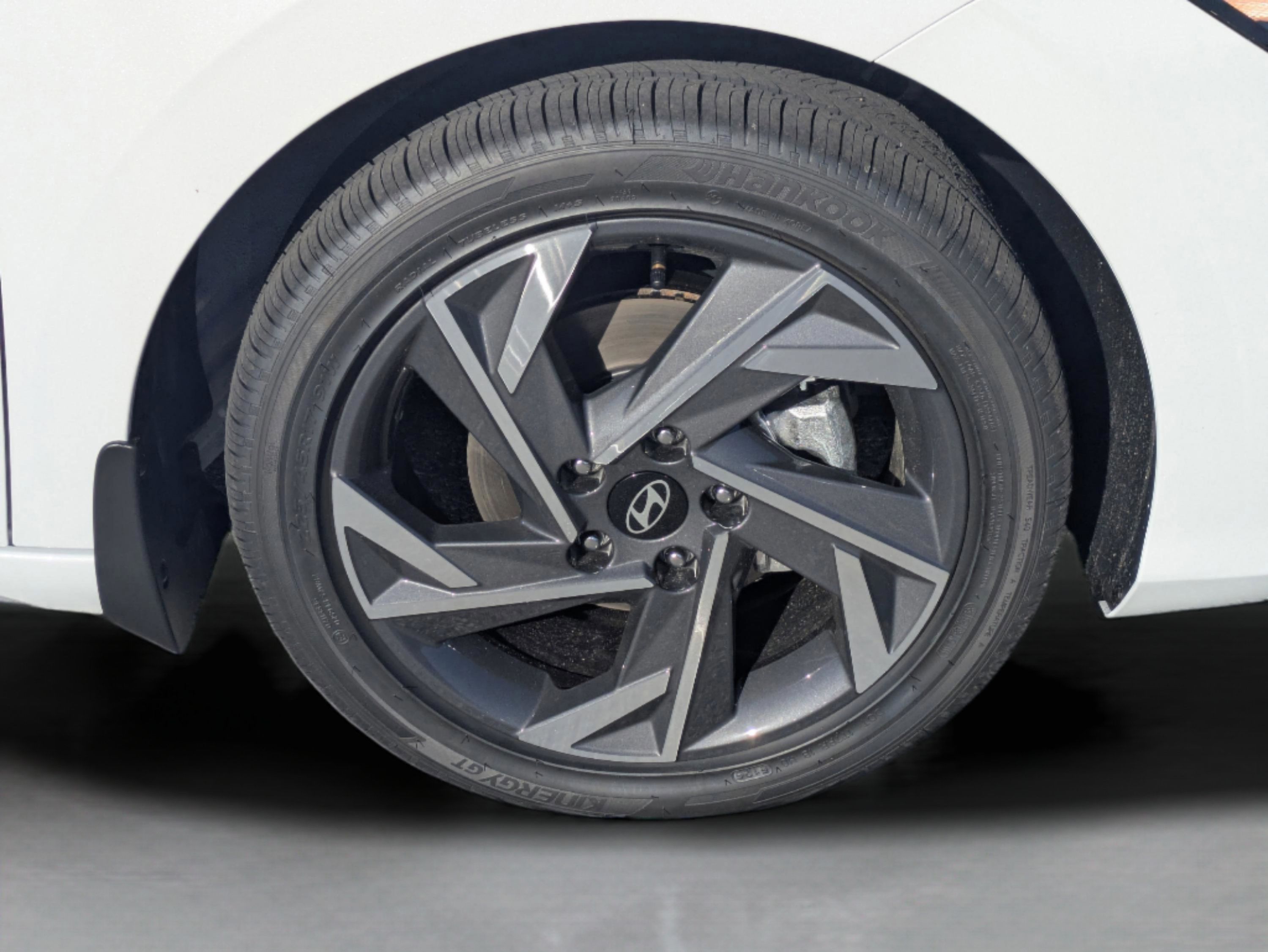 New 2026 Hyundai Elantra Limited FWD image 14