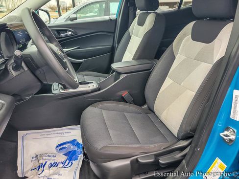 Certified 2025 Chevrolet Trax LS w/ LS Convenience Package image 8