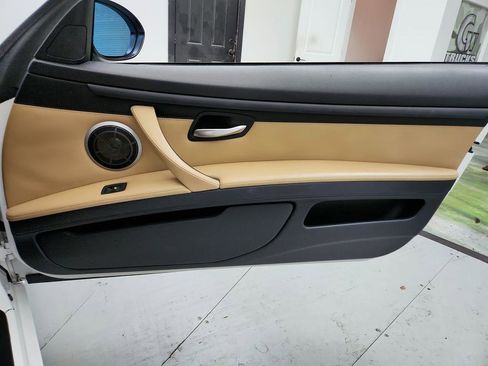 Used 2011 BMW M3 image 25