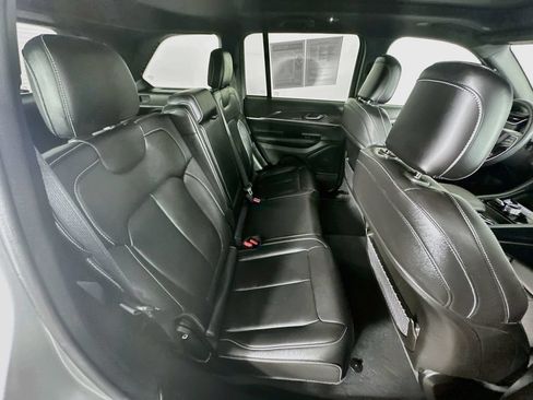 Certified 2024 Jeep Grand Cherokee Limited AWD/4WD image 38