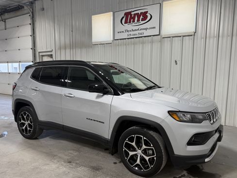 Used 2024 Jeep Compass Limited image 1