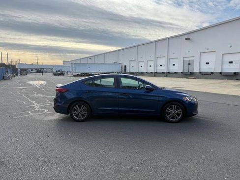 Used 2017 Hyundai Elantra SE image 5