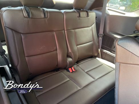 Used 2022 Ford Explorer King Ranch w/ Premium Technology Package AWD/4WD image 17