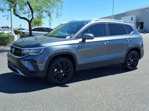 Certified 2023 Volkswagen Taos SE w/ Black Wheel Package image 3