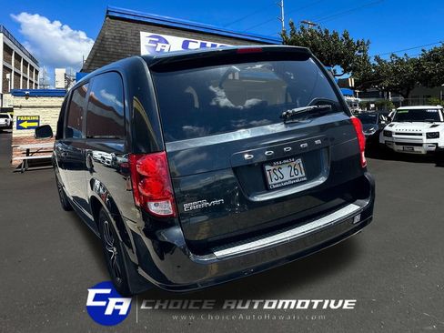 Used 2018 Dodge Grand Caravan SE FWD image 5