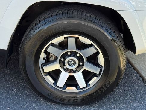 Used 2018 Toyota 4Runner TRD Off-Road Premium w/ Convenience Package AWD/4WD image 16