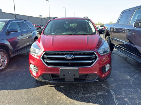 Used 2017 Ford Escape Titanium image 2